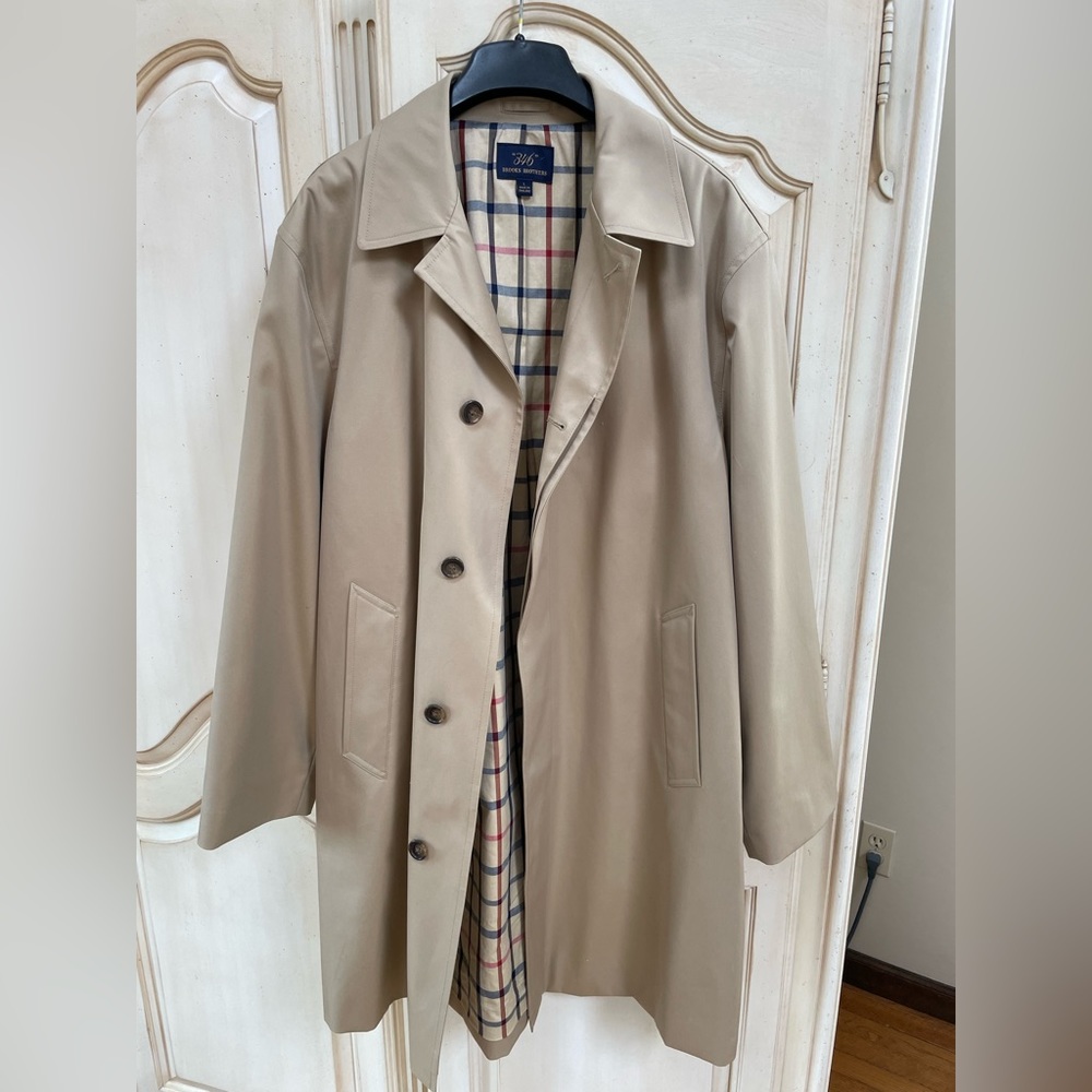 Brooks Brothers Single Breasted Tan Trench Coat, Size Large
